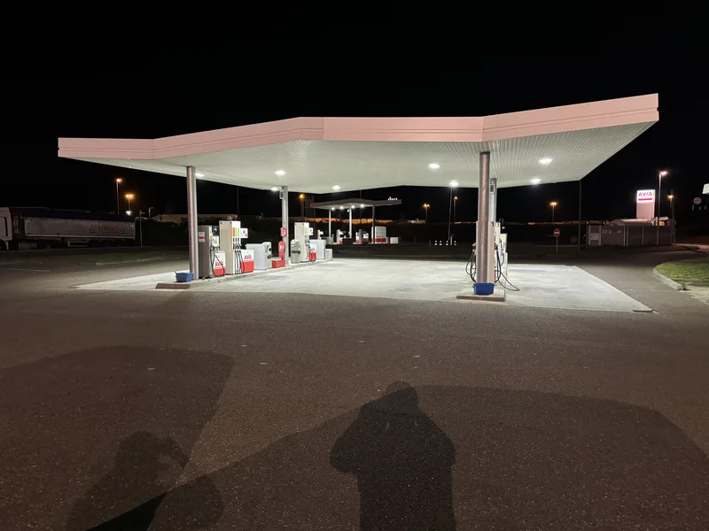 Gasolinera Avia en la frontera entre España y Francia