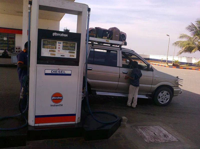 Gasolinera con programa de fidelidad y descuentos en combustible