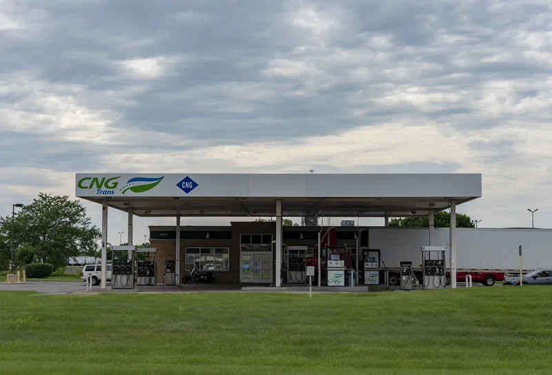 Surtidor de gas natural comprimido GNC en una estación de servicio española