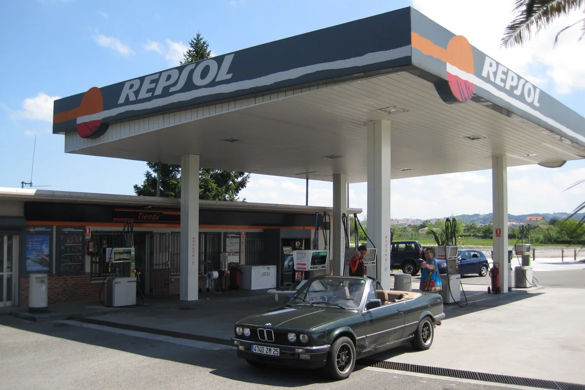 Gasolinera Repsol en la frontera entre España y Francia