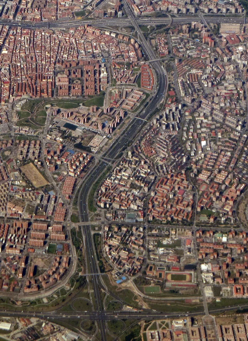 Vista desde el interior de un coche circulando por una autovía española